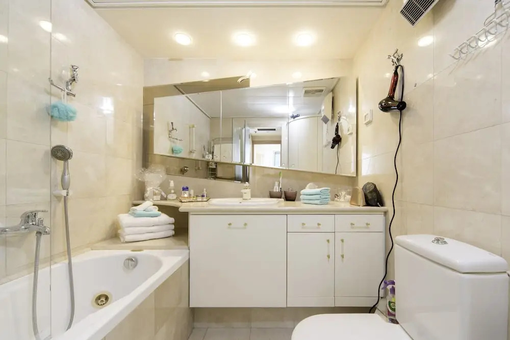 Luxurious 2BR w/ Panoramic Sea View by Sea N' Rent