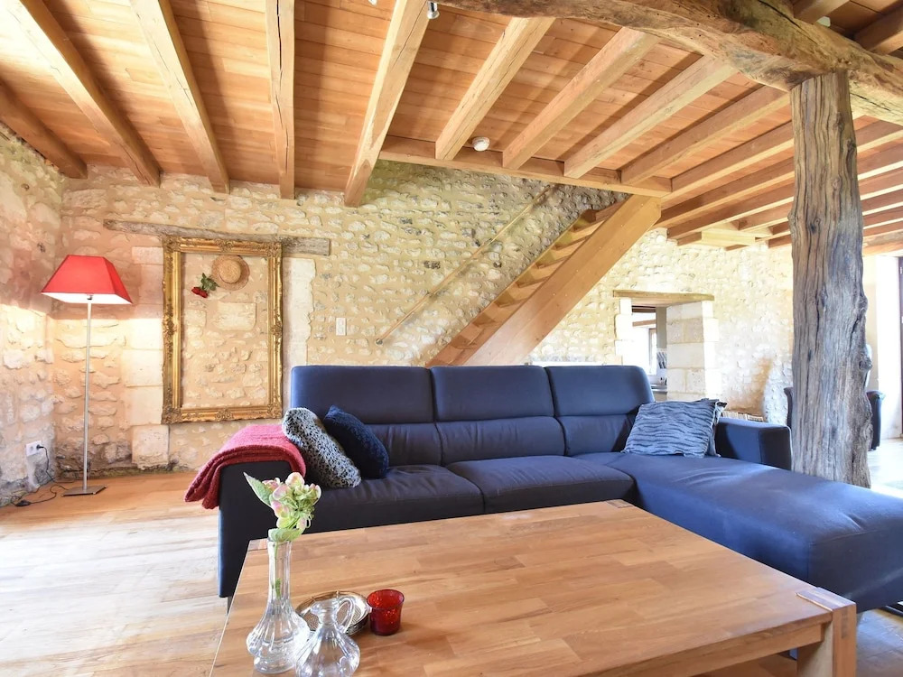 Beautiful Holiday Home With Swimming Pool, Walking Distance From the Centre of Verteillac