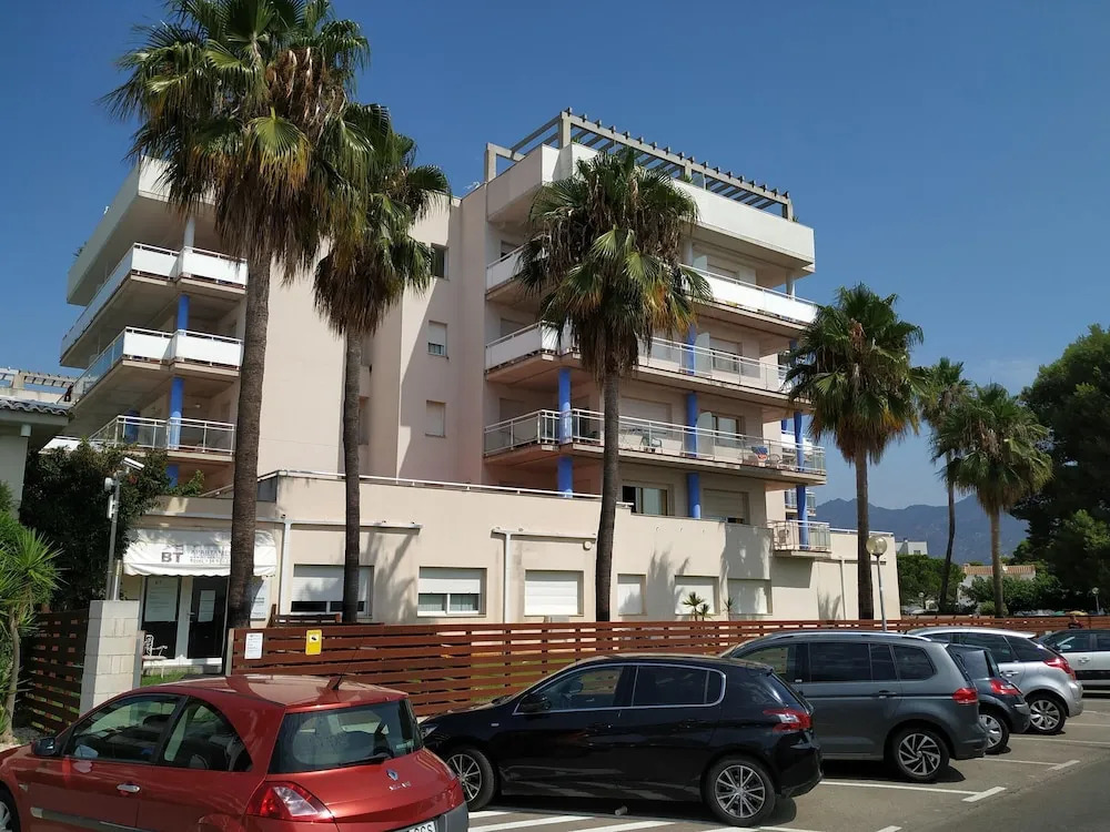 Apartment with 2 Bedrooms in Roses, with Wonderful City View, Pool Access, Furnished Terrace - 1 Km From the Beach
