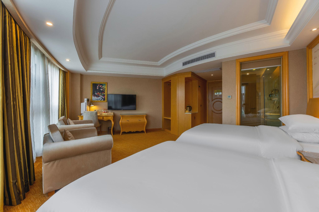 Vienna International Hotel (Enshi Cultural Square Airport Hotel)