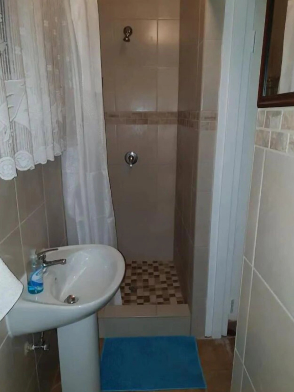 Stay at Home Airport Lodge