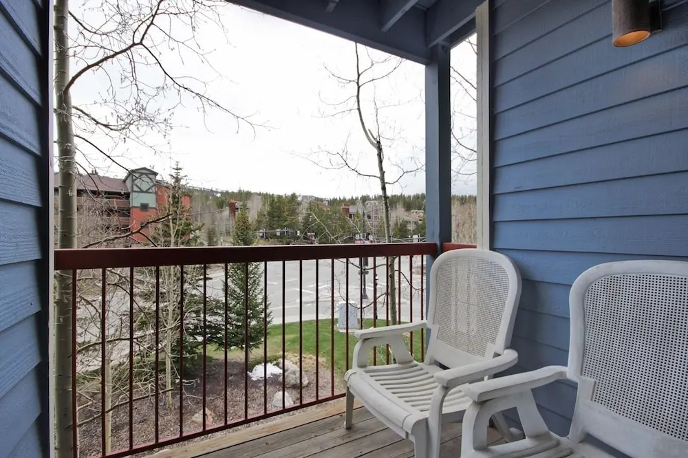 Front-row Access To Historic Breck 2br 1.5ba Sleeps 8 2 Bedroom Condo by RedAwning