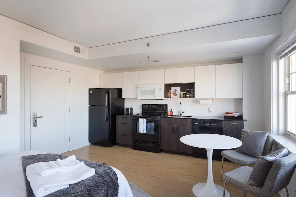 Comfy MW Apts with Gym & WD by Zencity