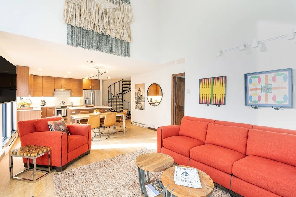 Hidden Gem, 4 Min To Lift 7 Garage, Hot Tub, Lux Kitchen, Big + Bright 4 Bedroom Condo by RedAwning