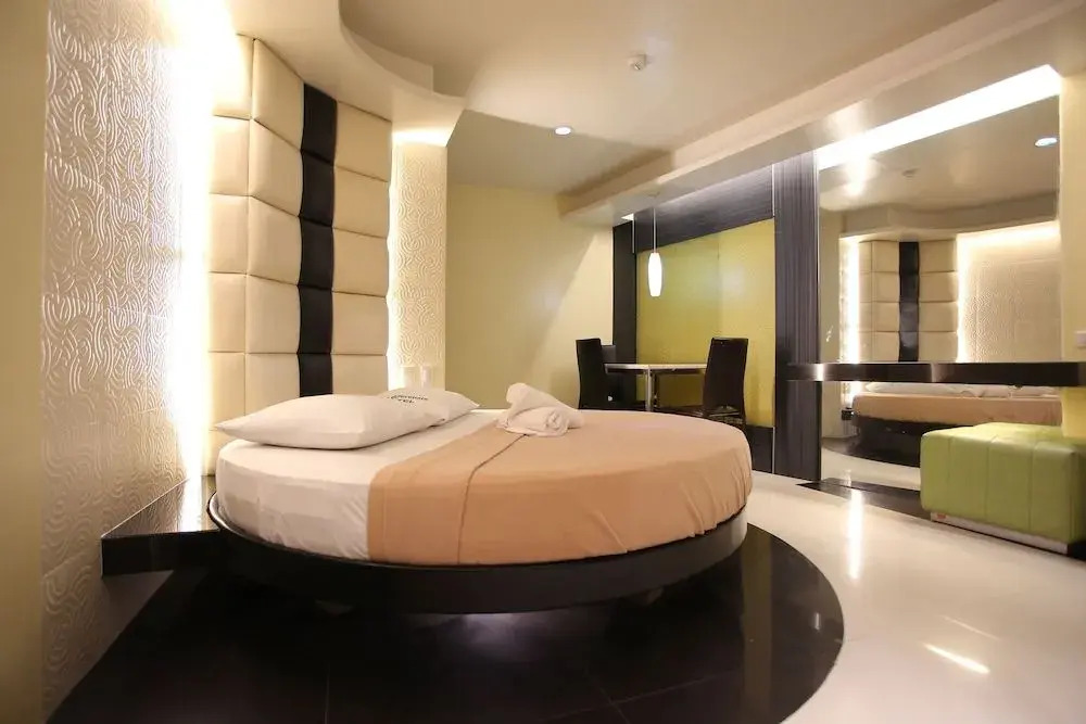 One Serenata Hotel Bacoor