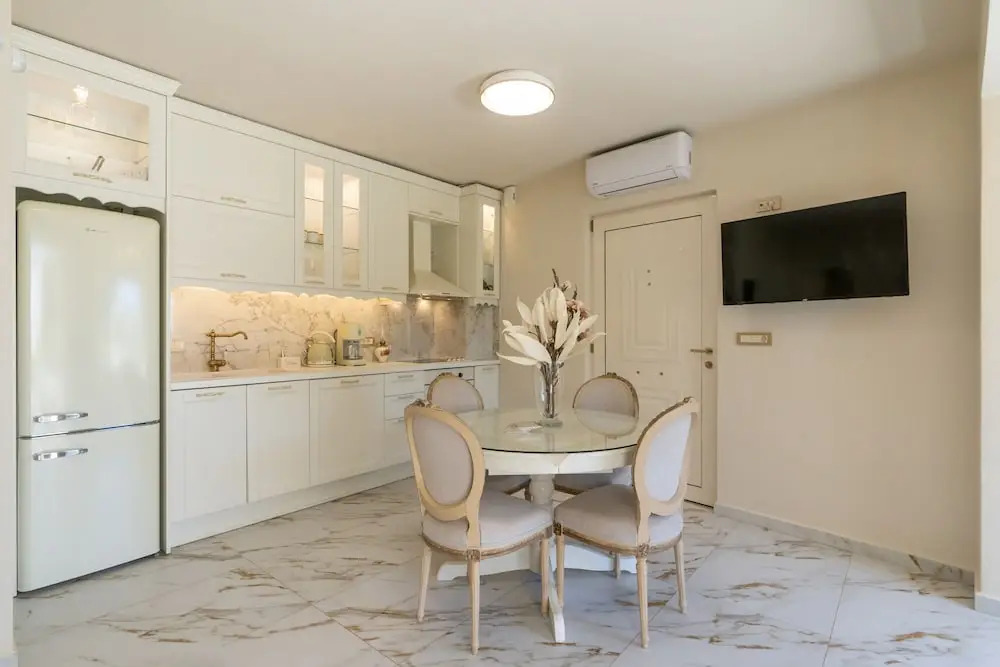 Glam and Calm Gouves by Cretanhouses