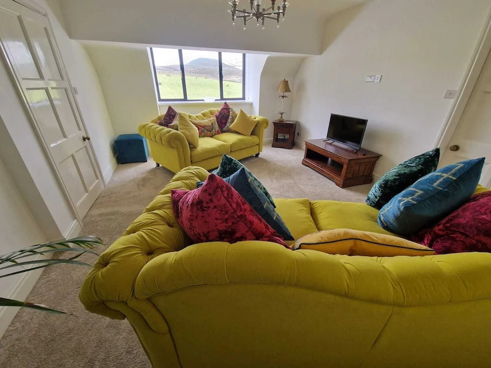 Luxury Penthouse Apartment - Beautiful Countryside