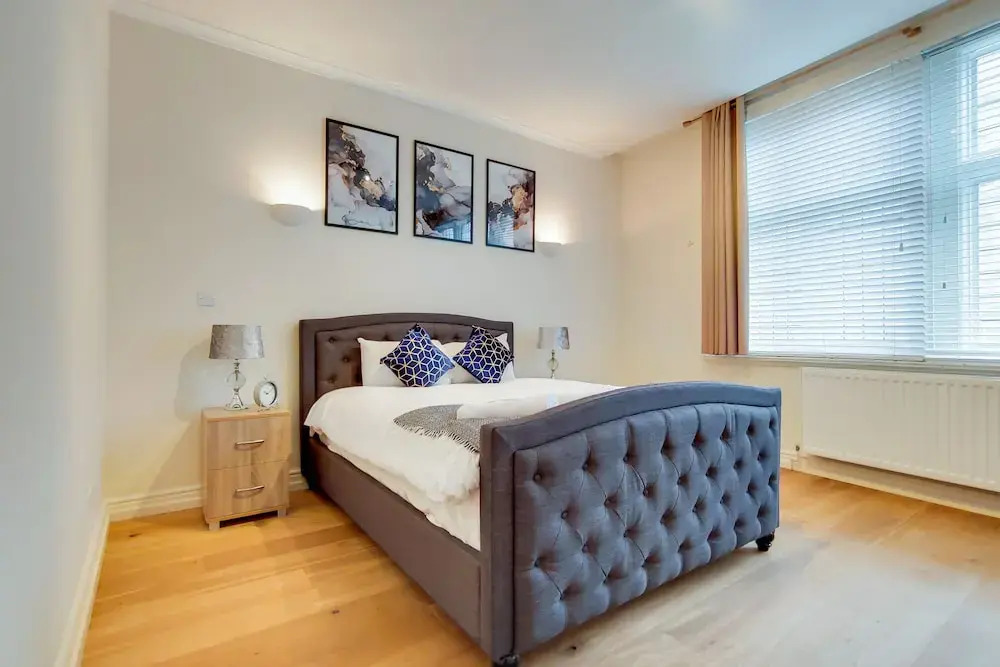 Modern 2 Bed & 2 Bath- Leicester Square