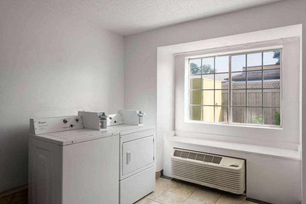 Super 8 by Wyndham Harbison/Parkridge Hospital