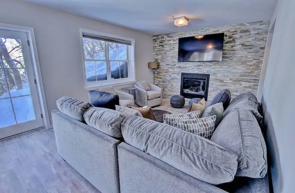 Park City Ontario Manor