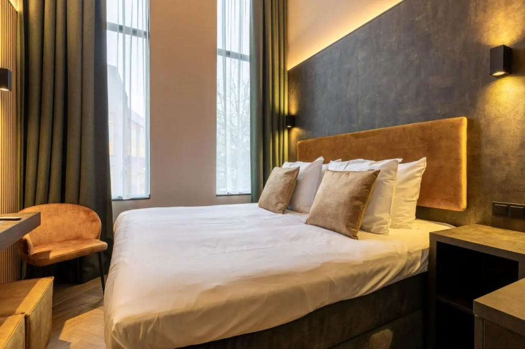 Monument Hotel