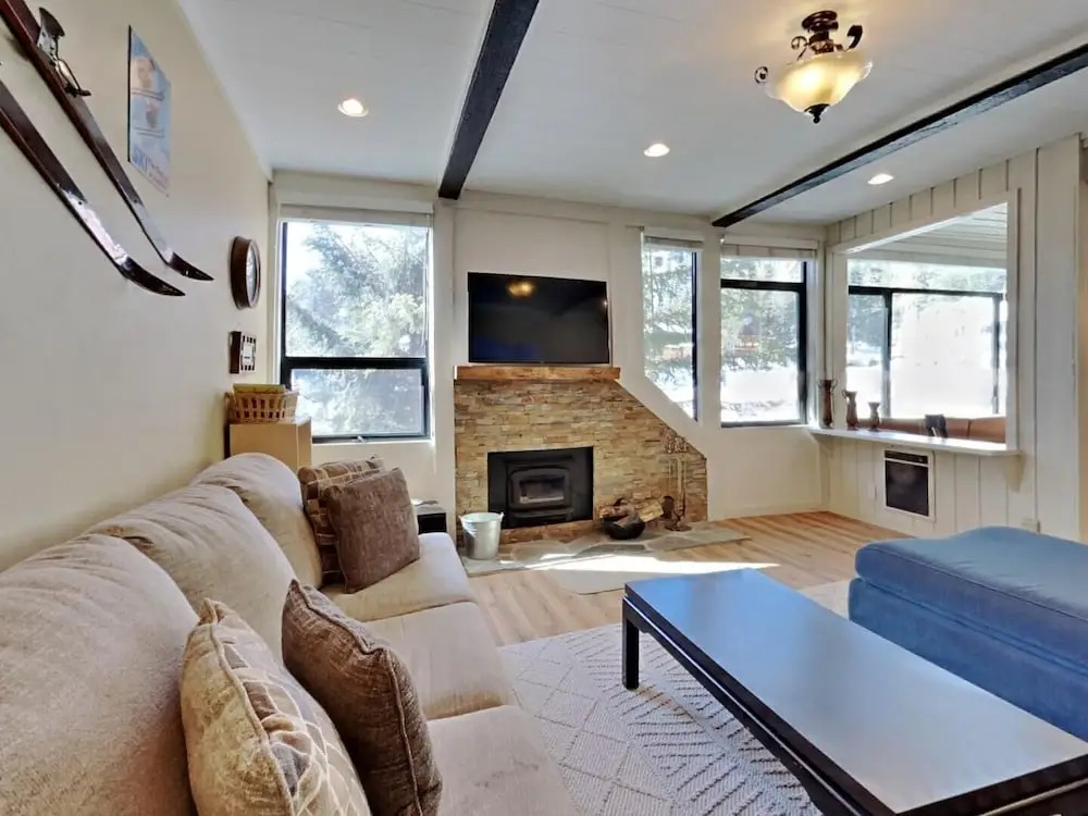 Remodeled 2 Bedroom Condo with Easy Access to Mountain Biking, Swimming, Hiking, Hot Tubs! by RedAwning