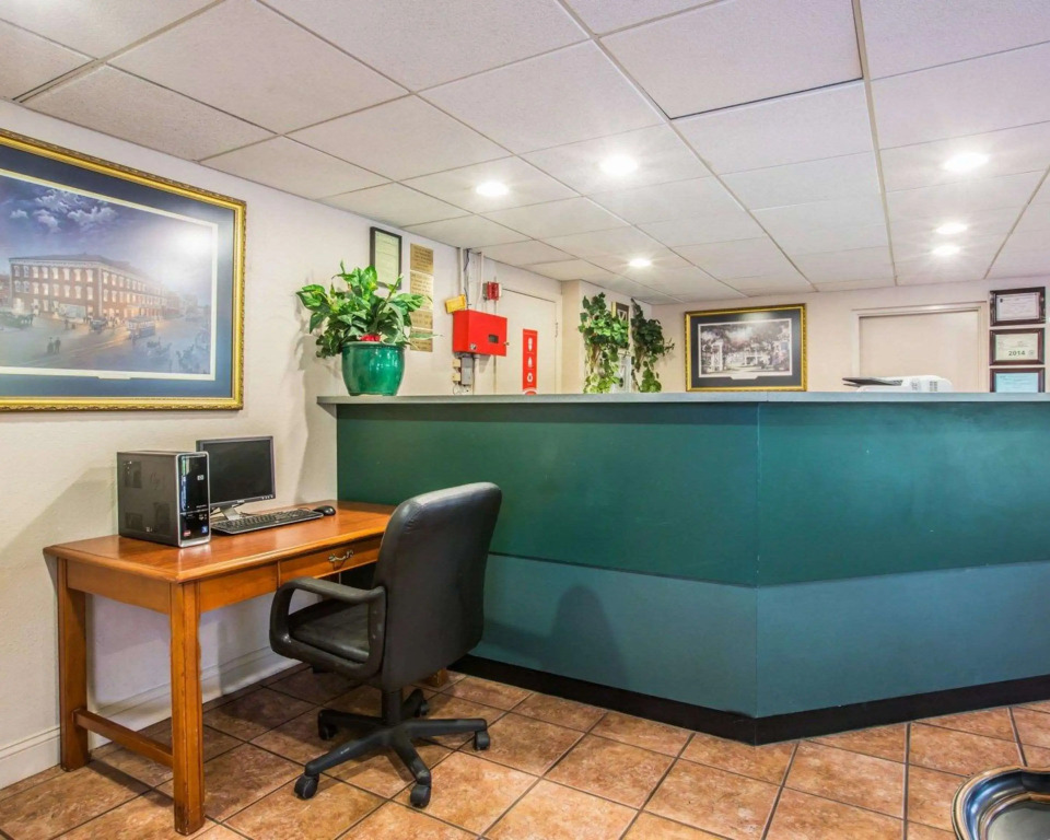 Econo Lodge Inn & Suites Columbus near Fort Benning
