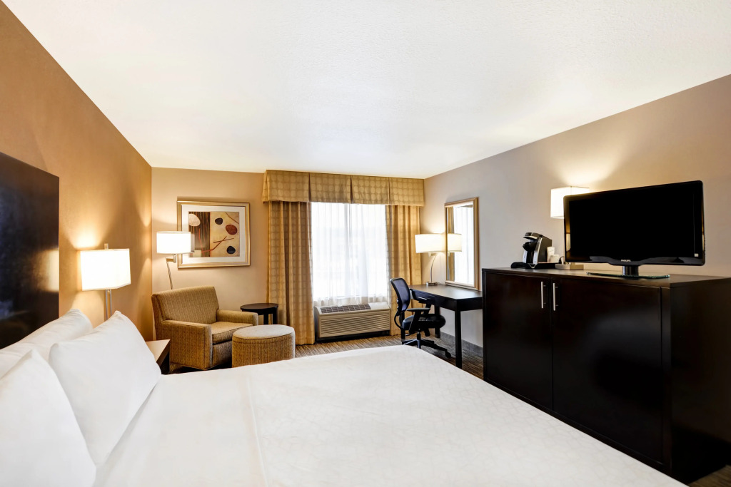 Holiday Inn Express Hotel & Suites Milwaukee-New Berlin by IHG