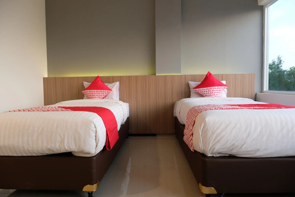 Purple Hotel by OYO Rooms