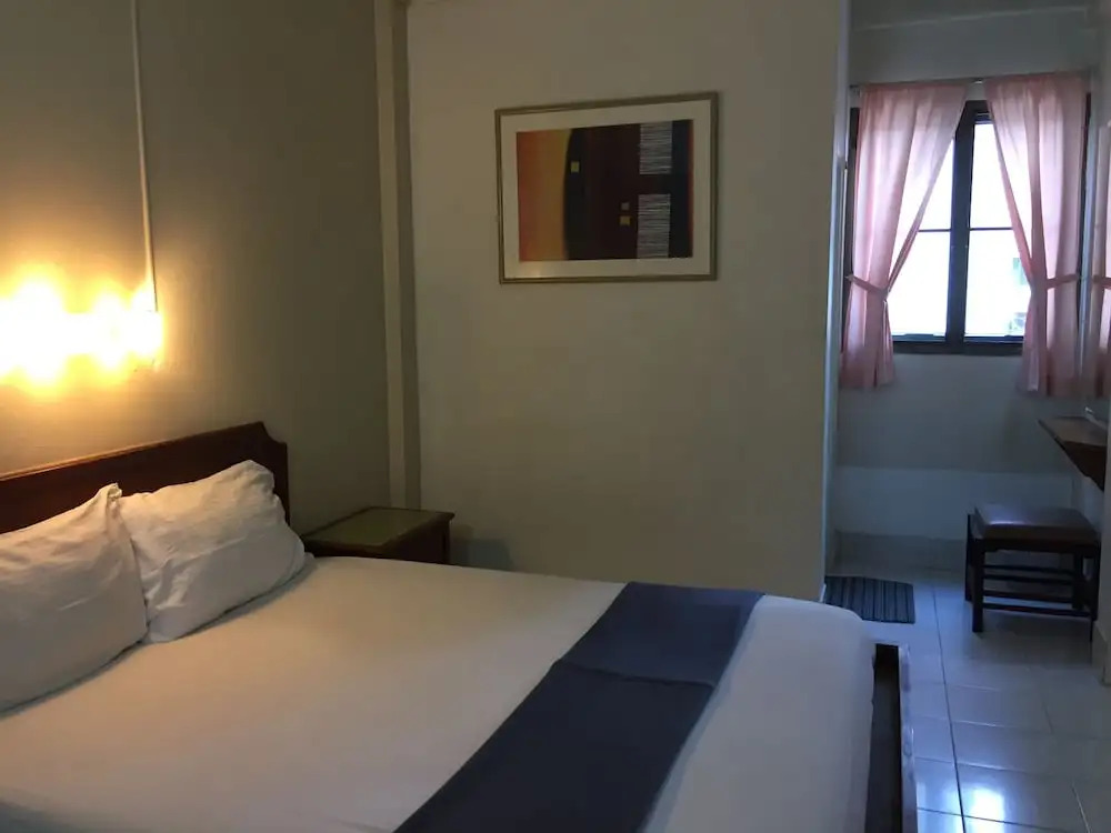 OYO 335 Top Inn Khaosan