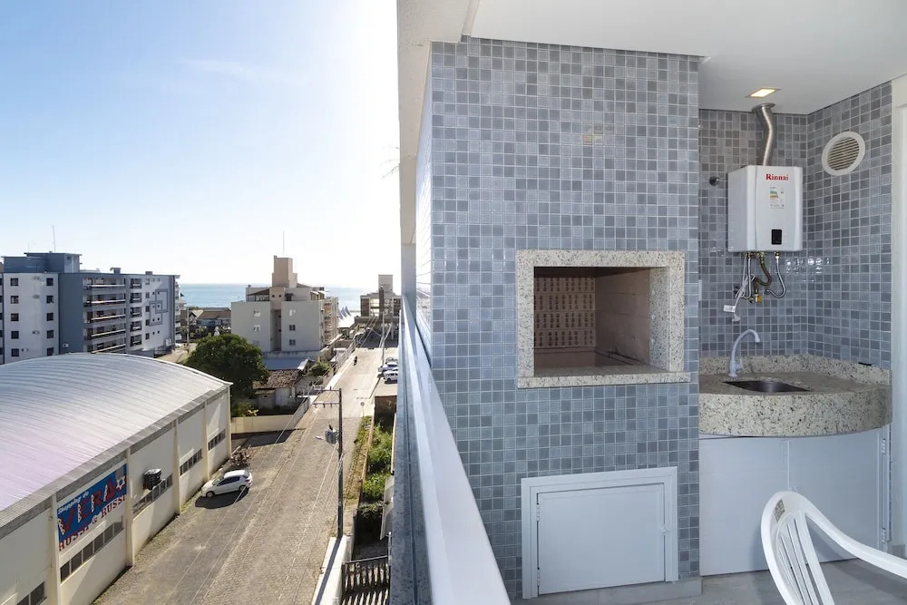 Apartamento 2 Dormitórios a 80 Metros do Mar