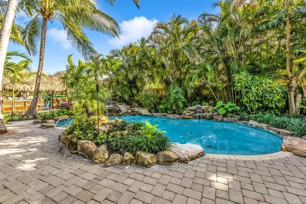 New Waterfront Oasis, Minutes to Beach, Eats, Shops