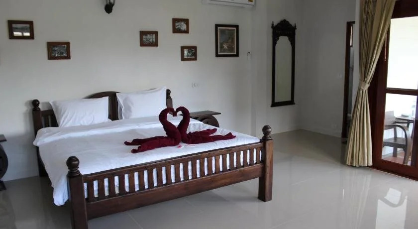 Villa Colina Khao Lak Rooms and Bungalows