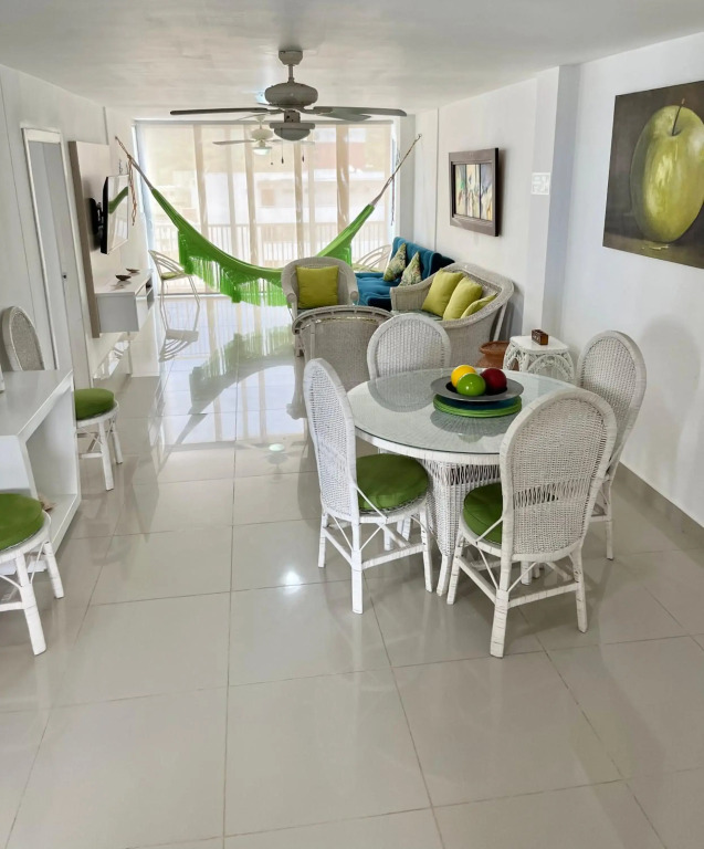 Apartamento en el Rodadero, Confortable y amplio, con vista al mar, a 80mt de la playa, DELAMAR Apartmet