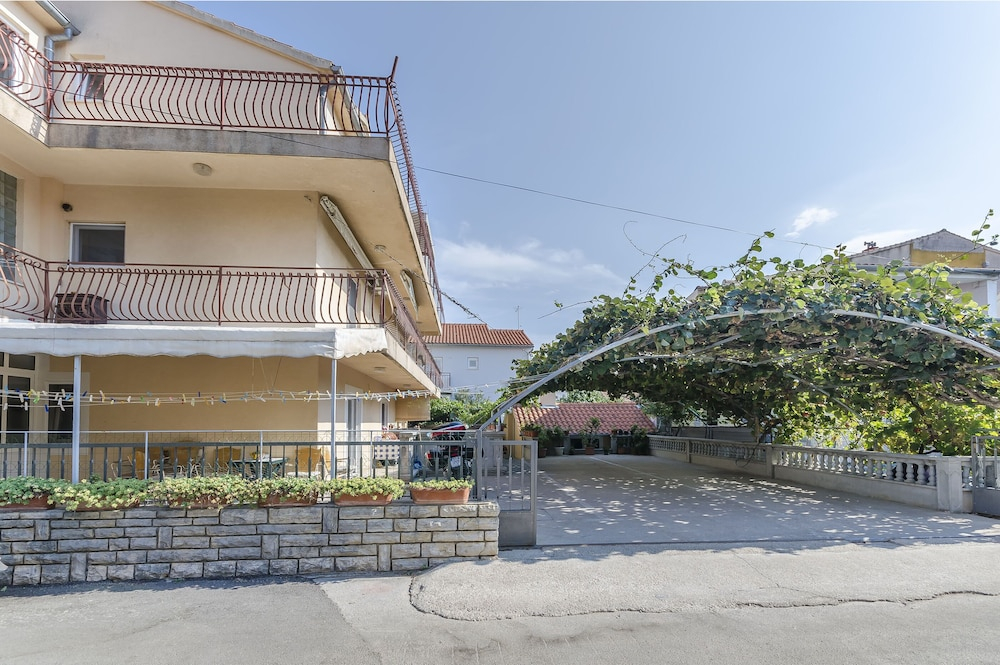 Apartments Mira I