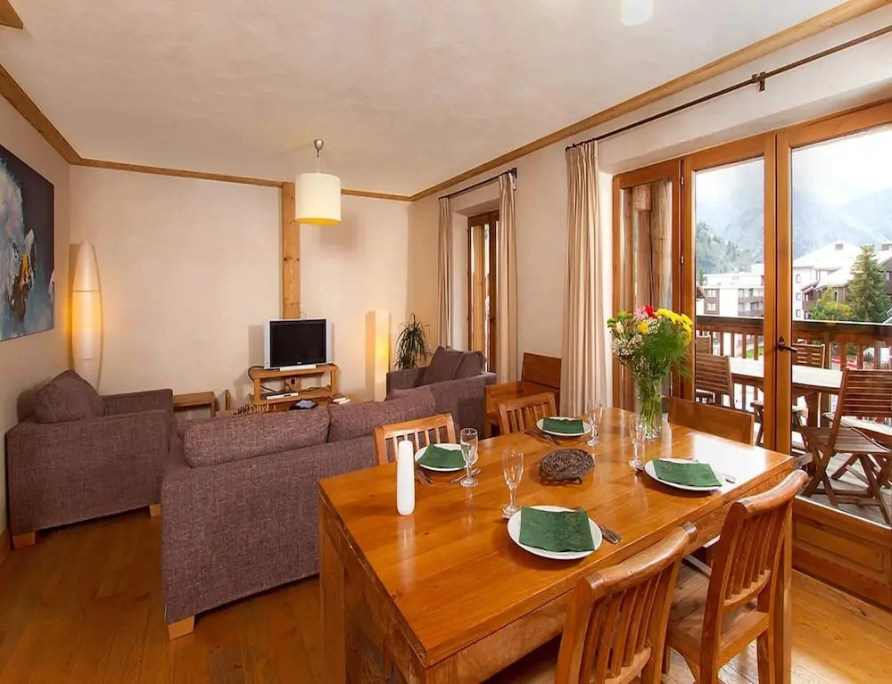 Central Alpine Apartment Near Tourist Office