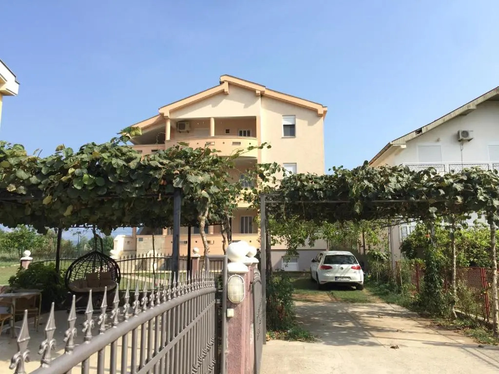 Apartments Vali