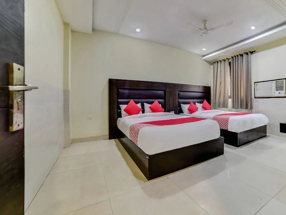 OYO Flagship 26585 Bhera Enclave Paschim Vihar