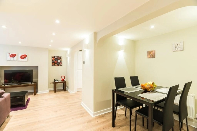 Victoria - Vincent Square by Viridian Apartments