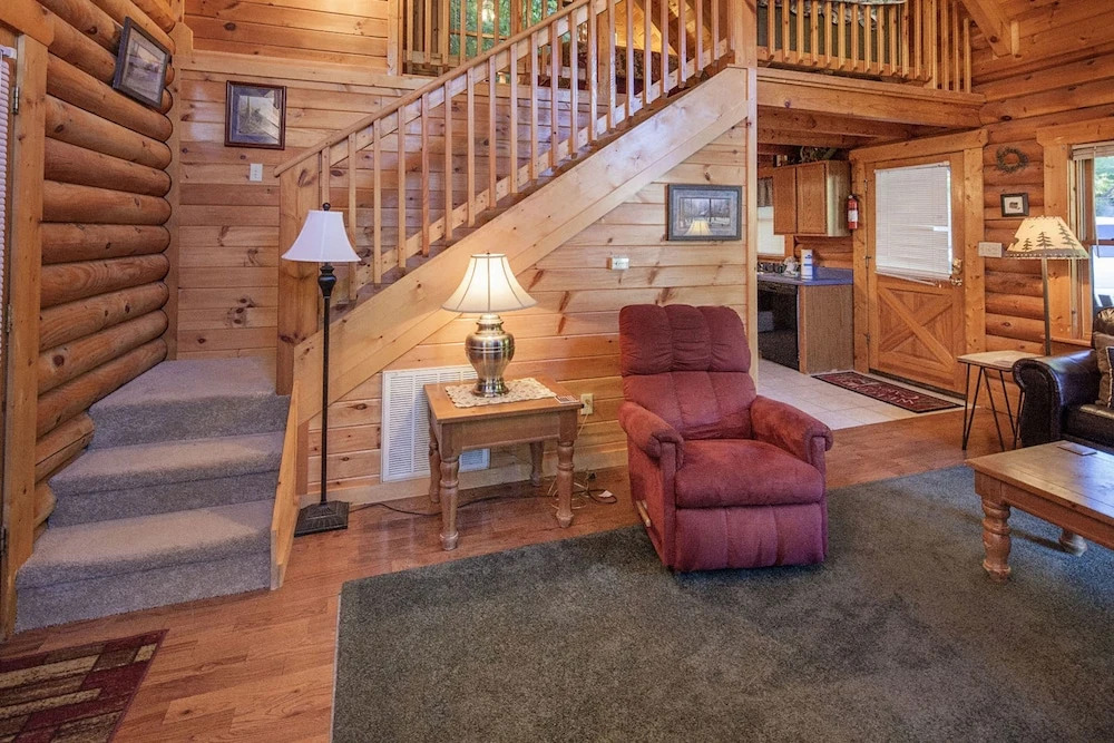 Cozy Creekside by Eagles Ridge Resort