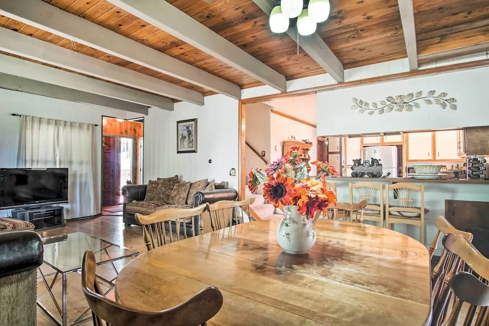 5 Mi to Lake Arrowhead Village: Cabin w/ Game Room