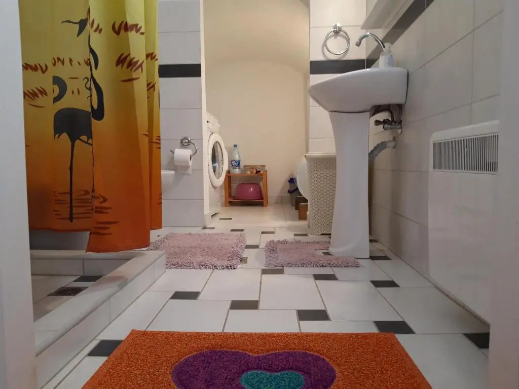 Effis apartment KAMARA curved house