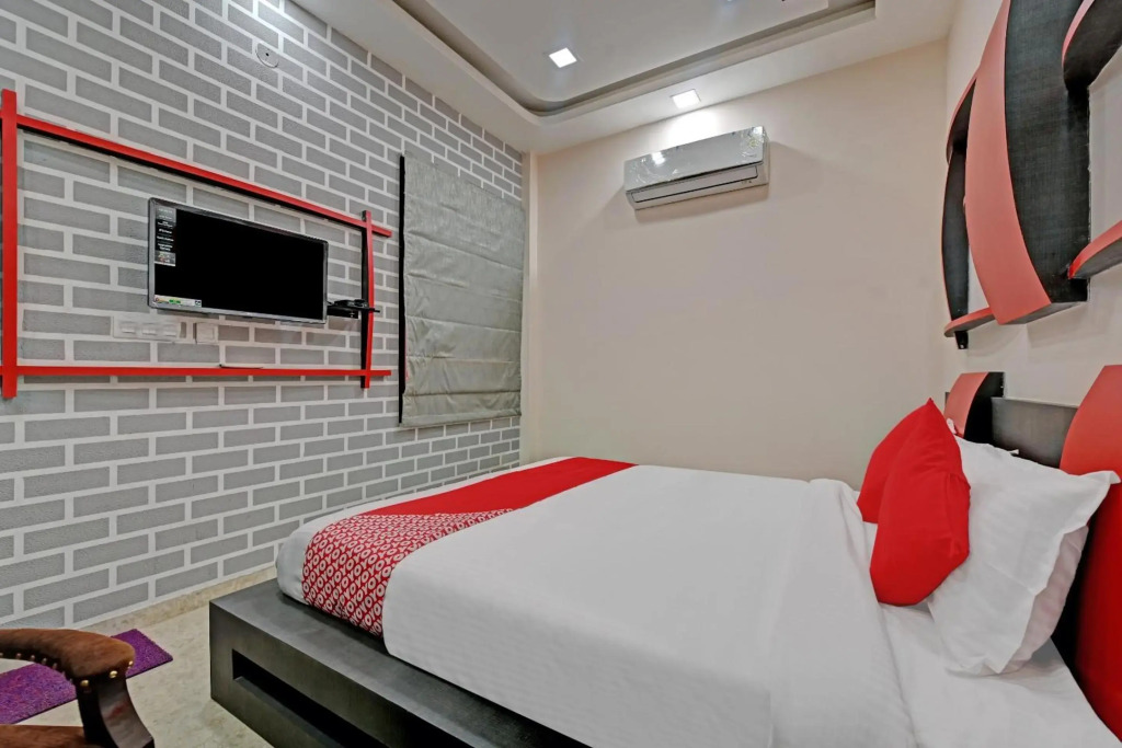 OYO 79424 The Castle Home Stay Inn