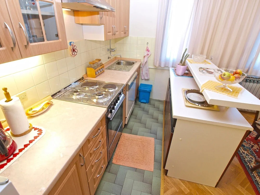 Apartment 933