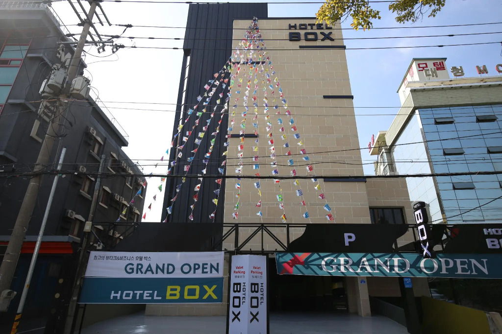 Box Hotel