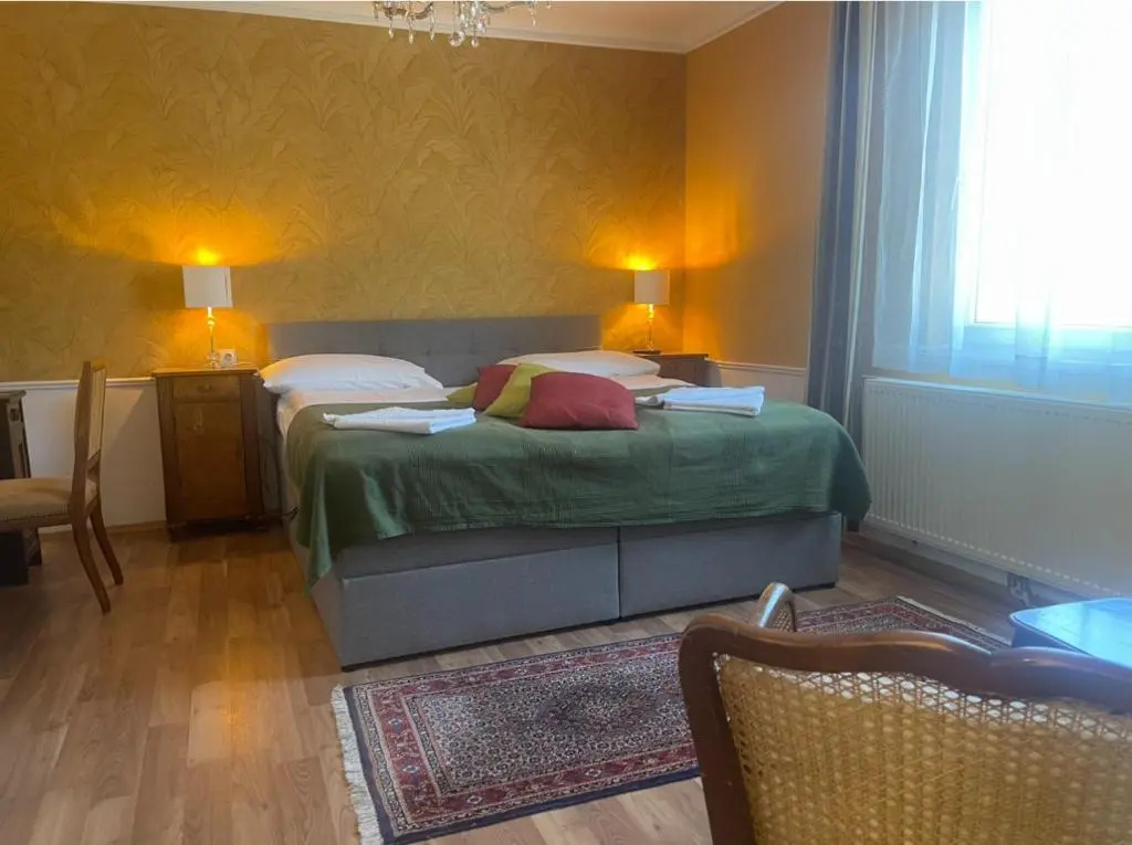 Corso, Zimmer & Cafe, Hotel Garni