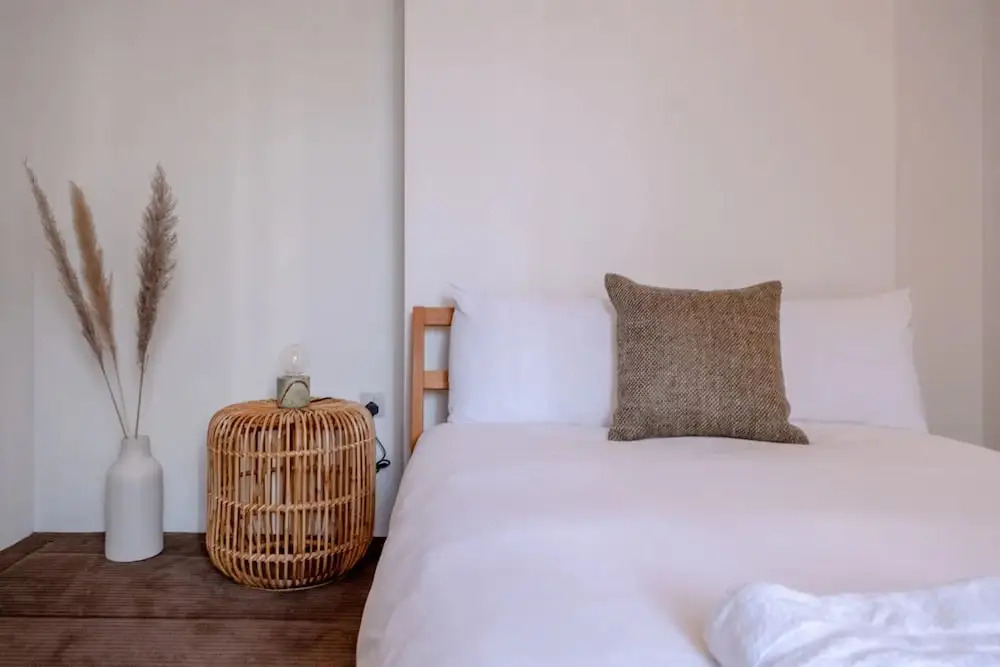 Stylish & Light Victorian 2BD Flat - Holland Park