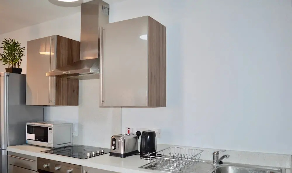 3 Bedroom Apartment Near City Centre With Parking