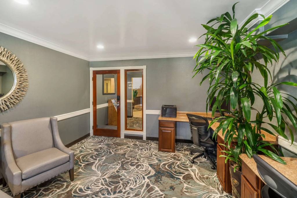 Best Western Plus Carpinteria Inn