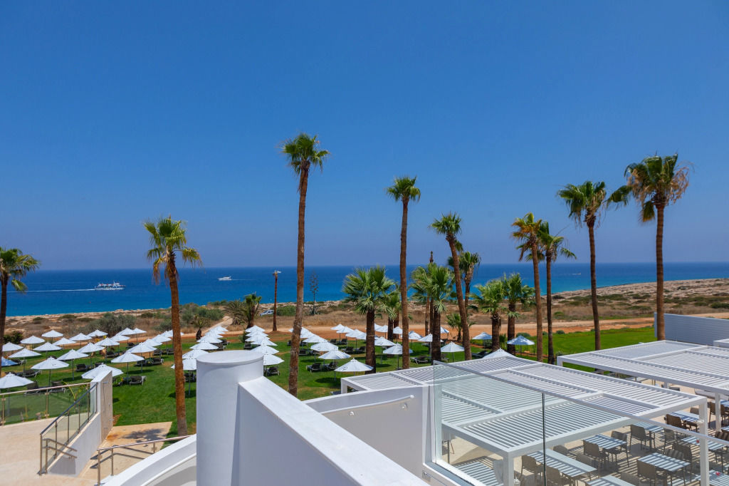 Leonardo Crystal Cove Hotel & Spa - Adults only