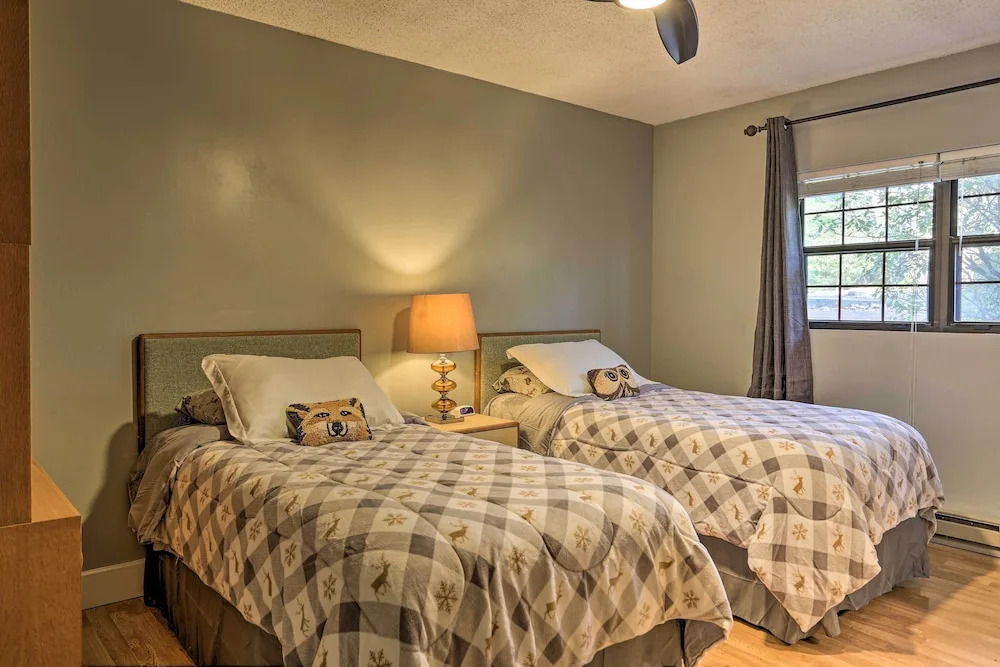 Condo on Big Boulder Lake w/ Community Pool Access