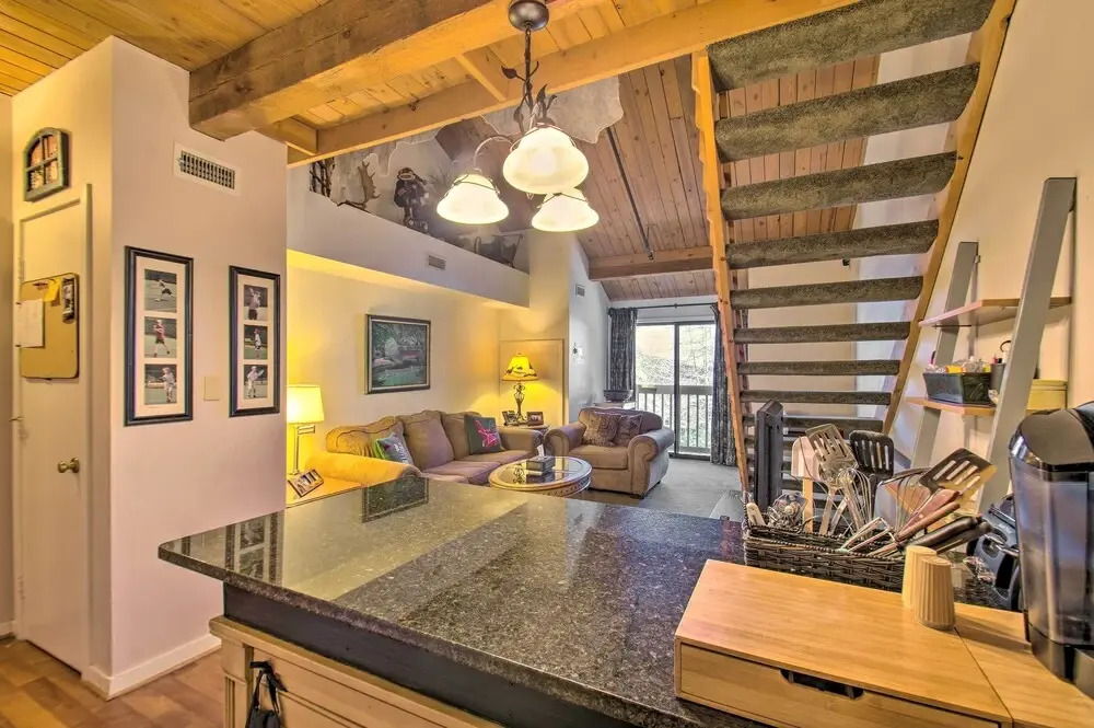 Snug Wintergreen Resort Studio: Ski In & Out!