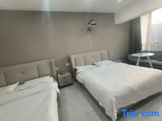 Sanqiuju Homestay (Zhangba North Road Subway Station)