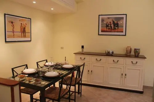 TOMS HOUSE