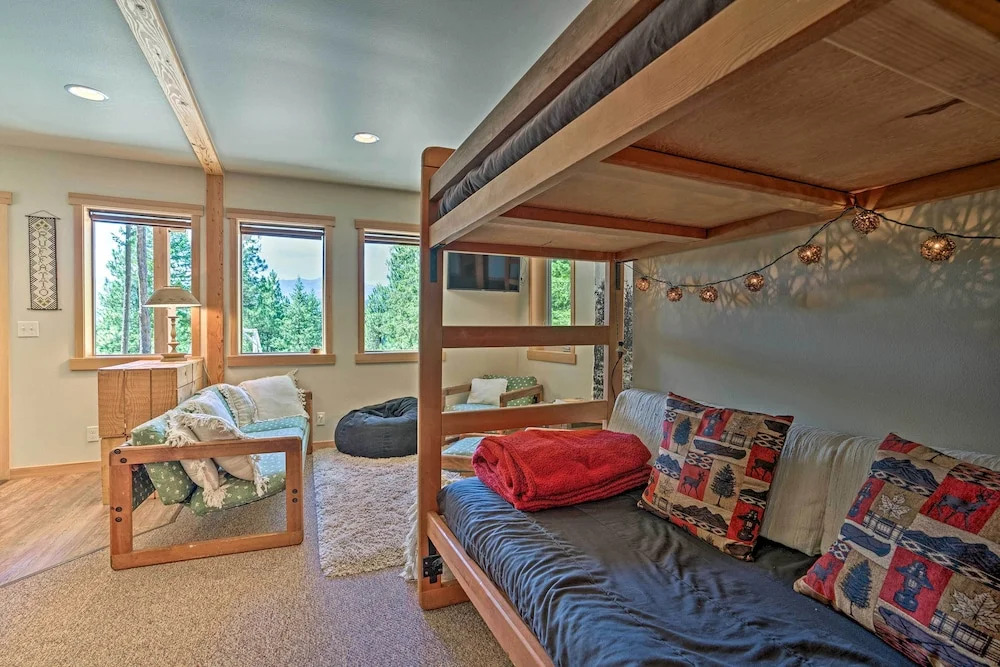 Private Leavenworth Cabin w/ Mtn Views & Fire Pit
