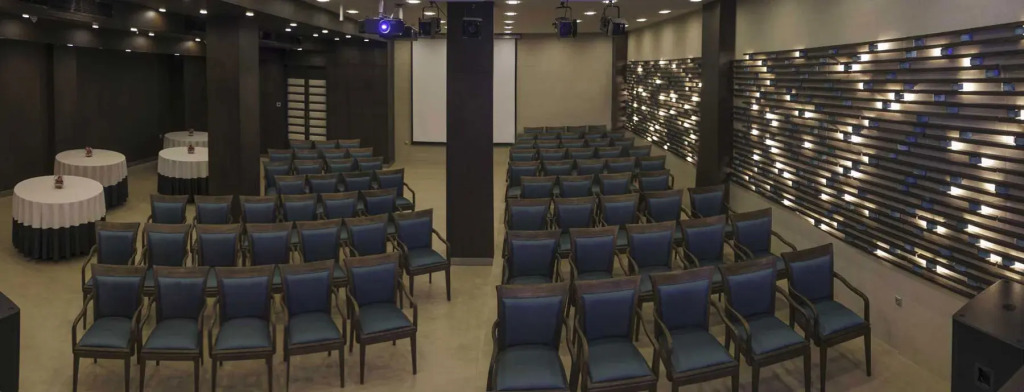 Eskan Alvand Hotel