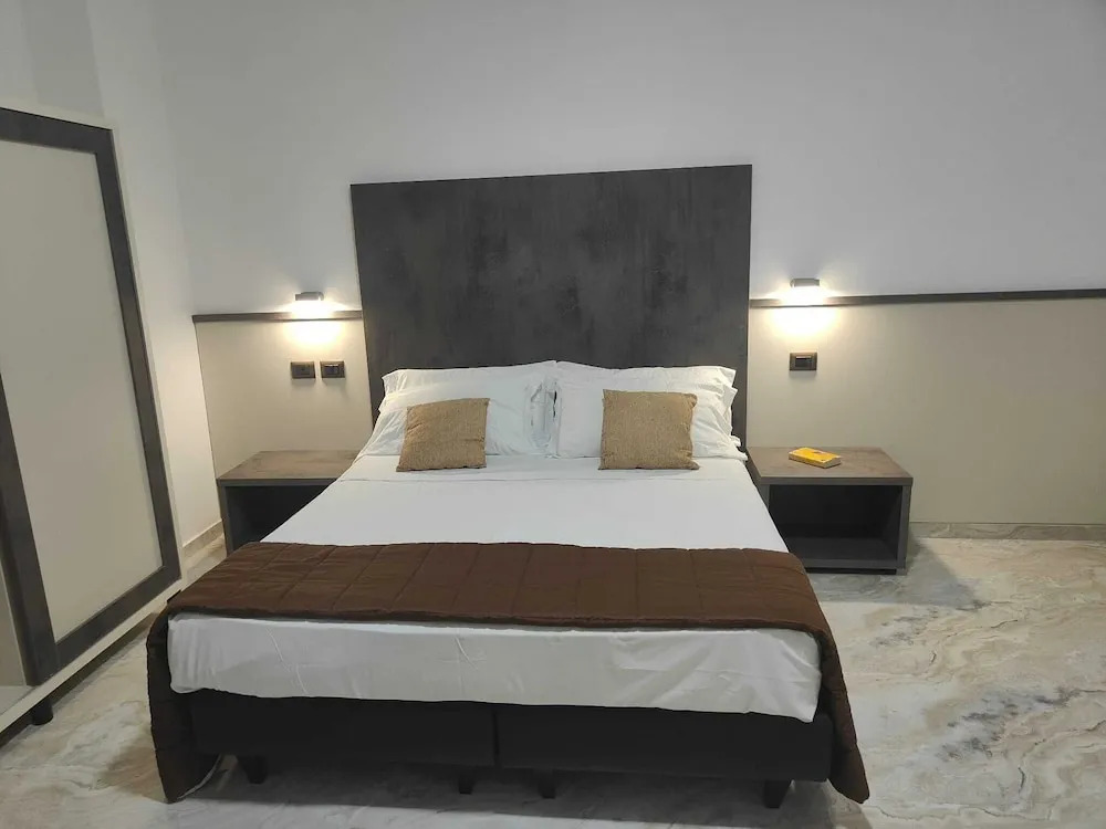 Hotel Eboli