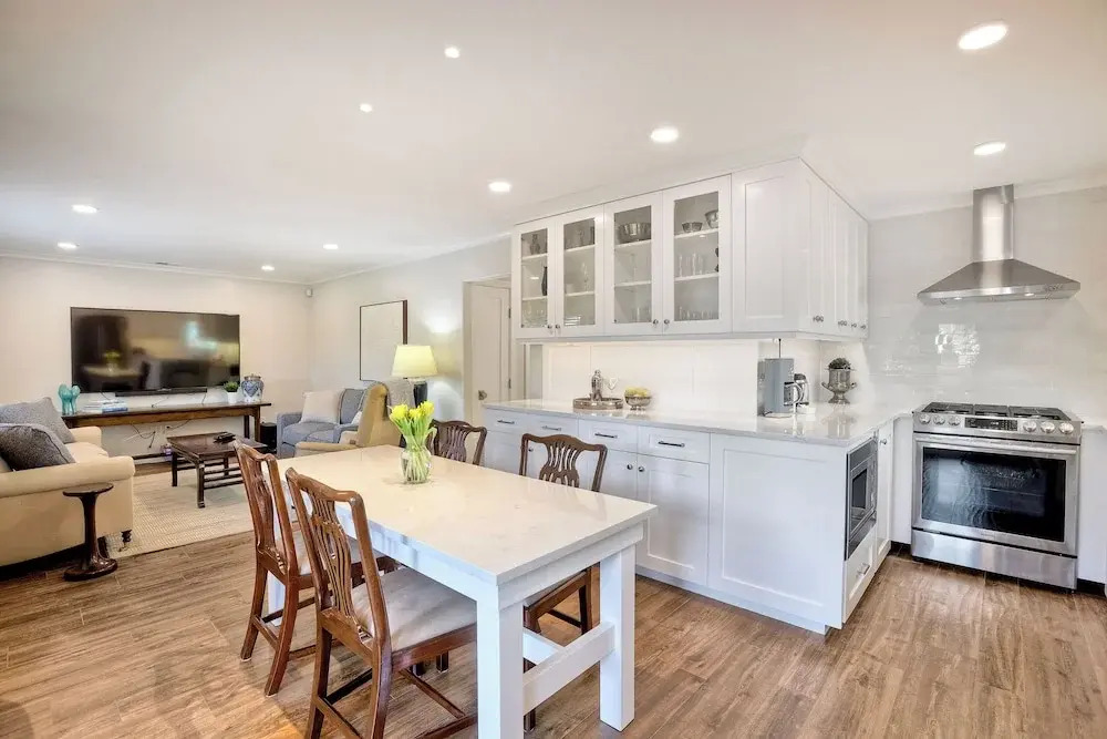 3080 Lincoln - Unit 24