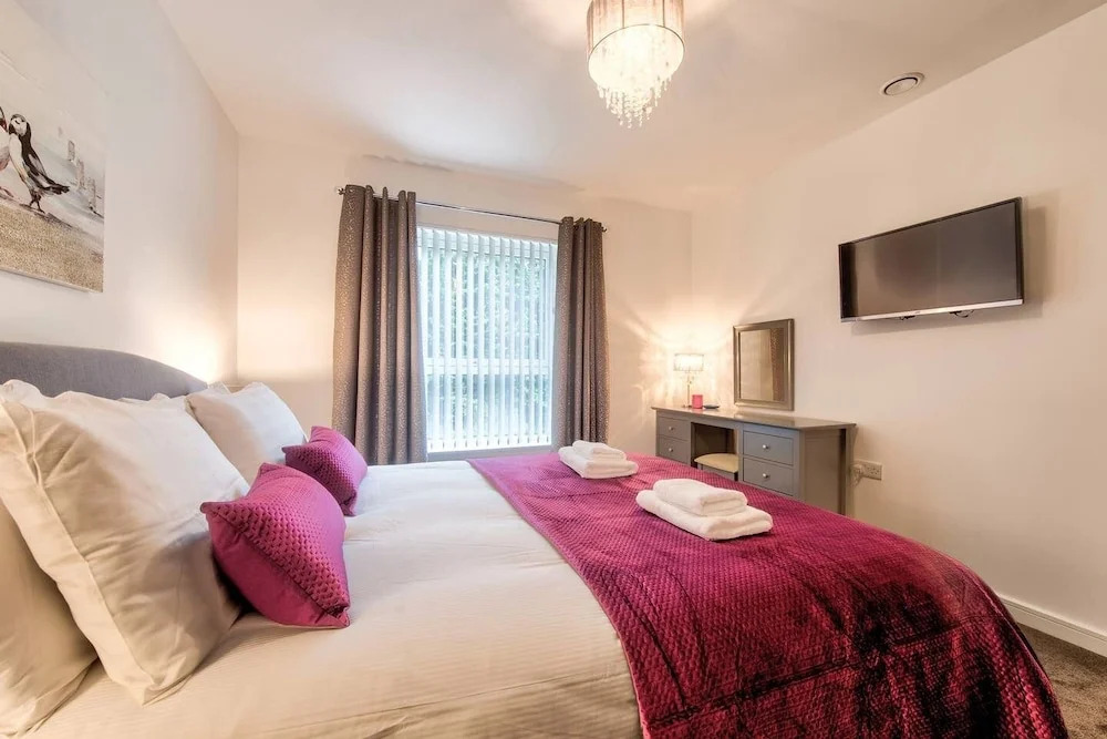 Stylish 2 Bed Apartment, With Easy Access To The City Centre