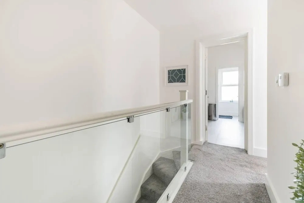 Modern Apartment, Castle View Rochester, England